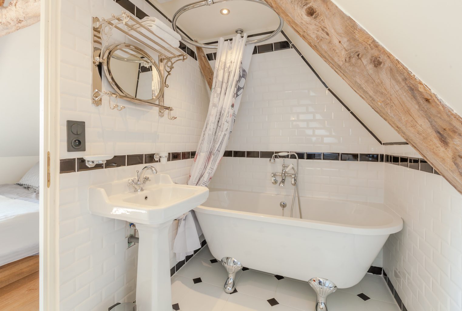 salle de bain rustique avec poutre salle de bain rustique avec poutre