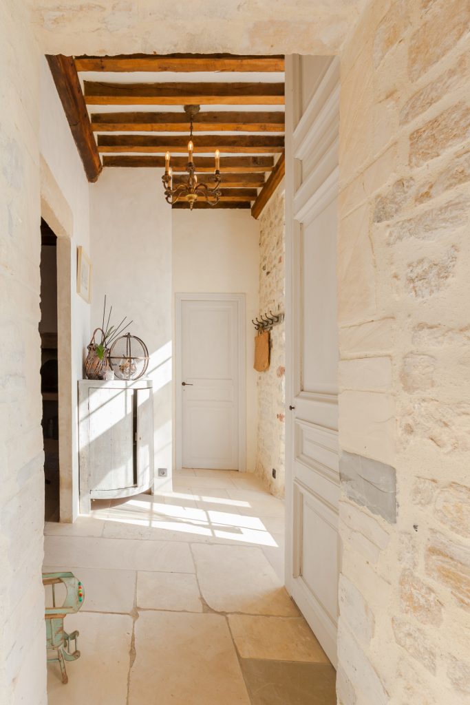 couloir maison en pierres en Normandie, le clos de Blisse couloir maison en pierres en Normandie, le clos de Blisse