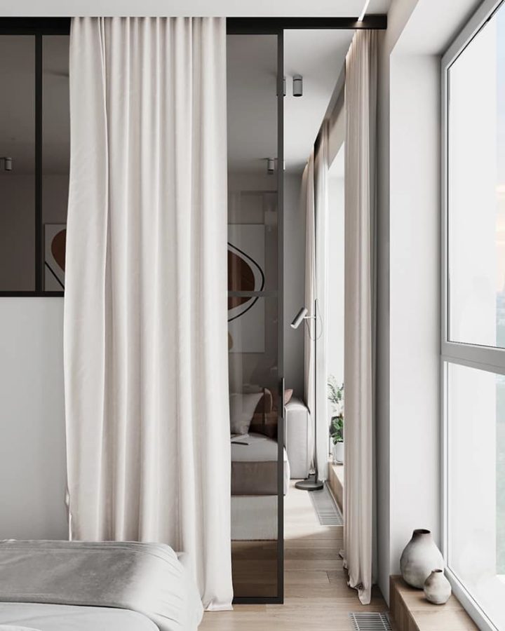 chambre avec verrière et rideau