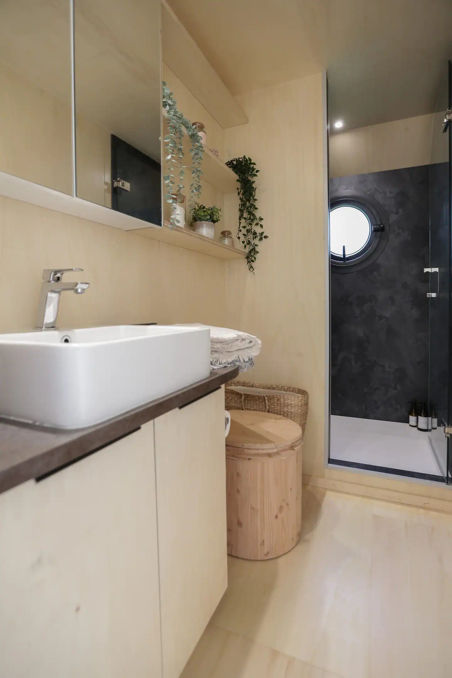 salle de bain tiny house Les P salle de bain tiny house Les P'tits Nids