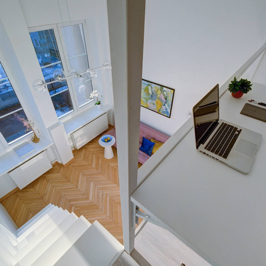 mezzanine avec garde-corps vitré