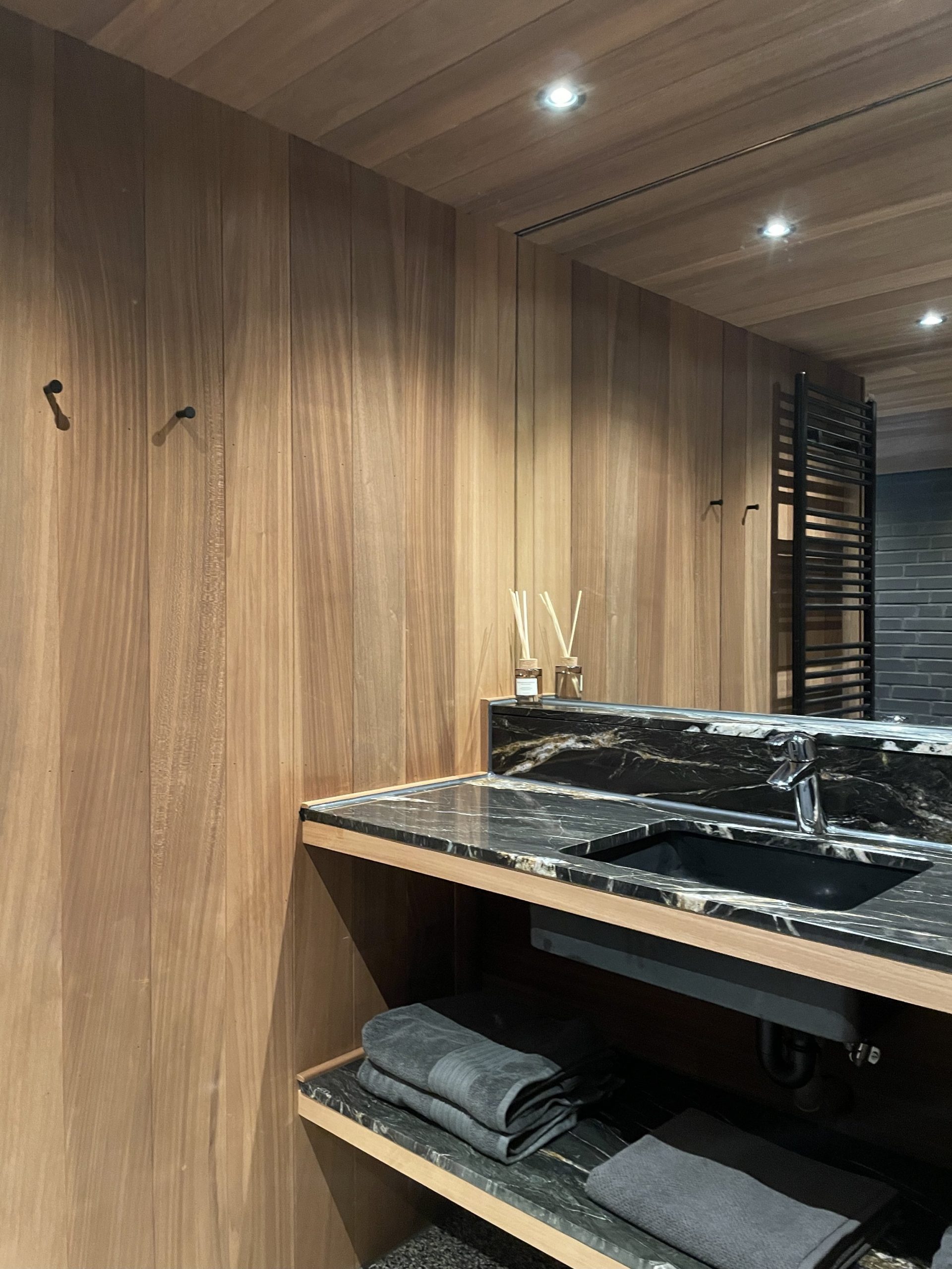 salle de bain décoration design bois et marbre noir salle de bain décoration design bois et marbre noir