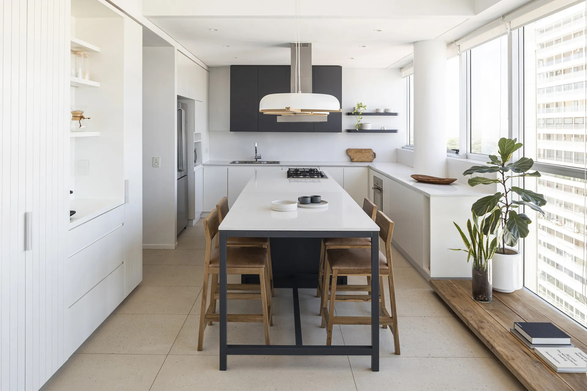 cuisine avec table de repas décoration design