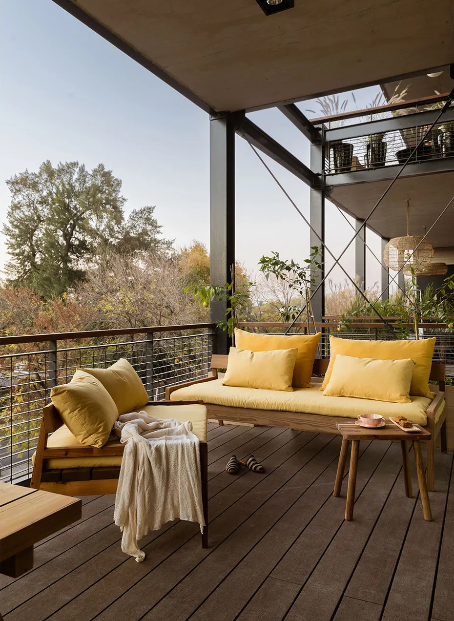 terrasse avec salon de jardin 