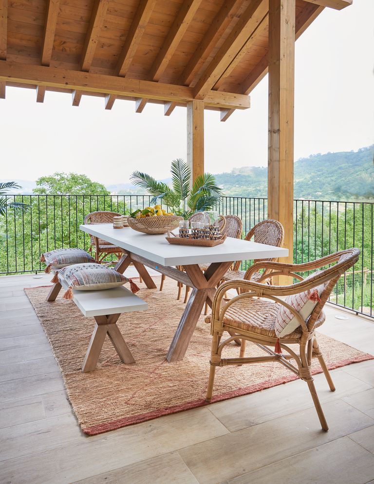 terrasse avec salle à manger