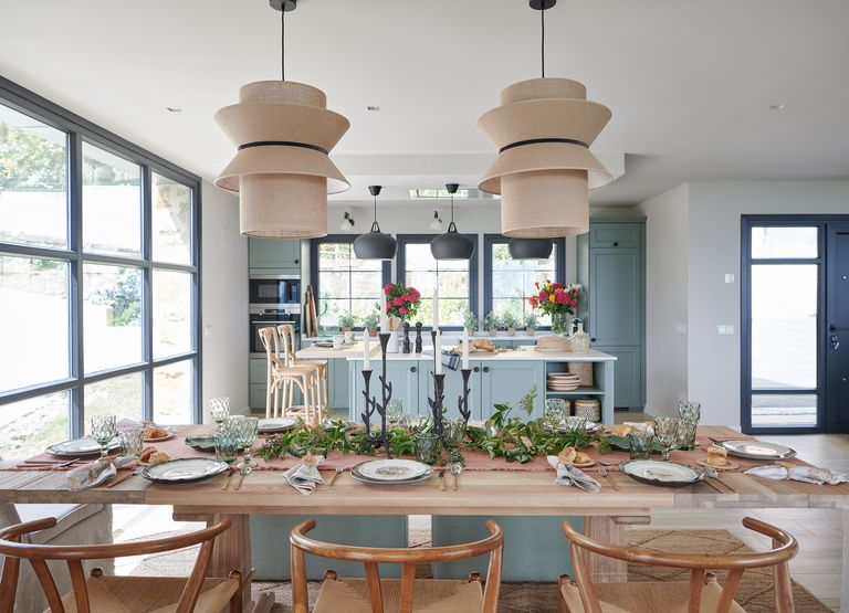 salle à manger et cuisine maison de campagne contemporaine