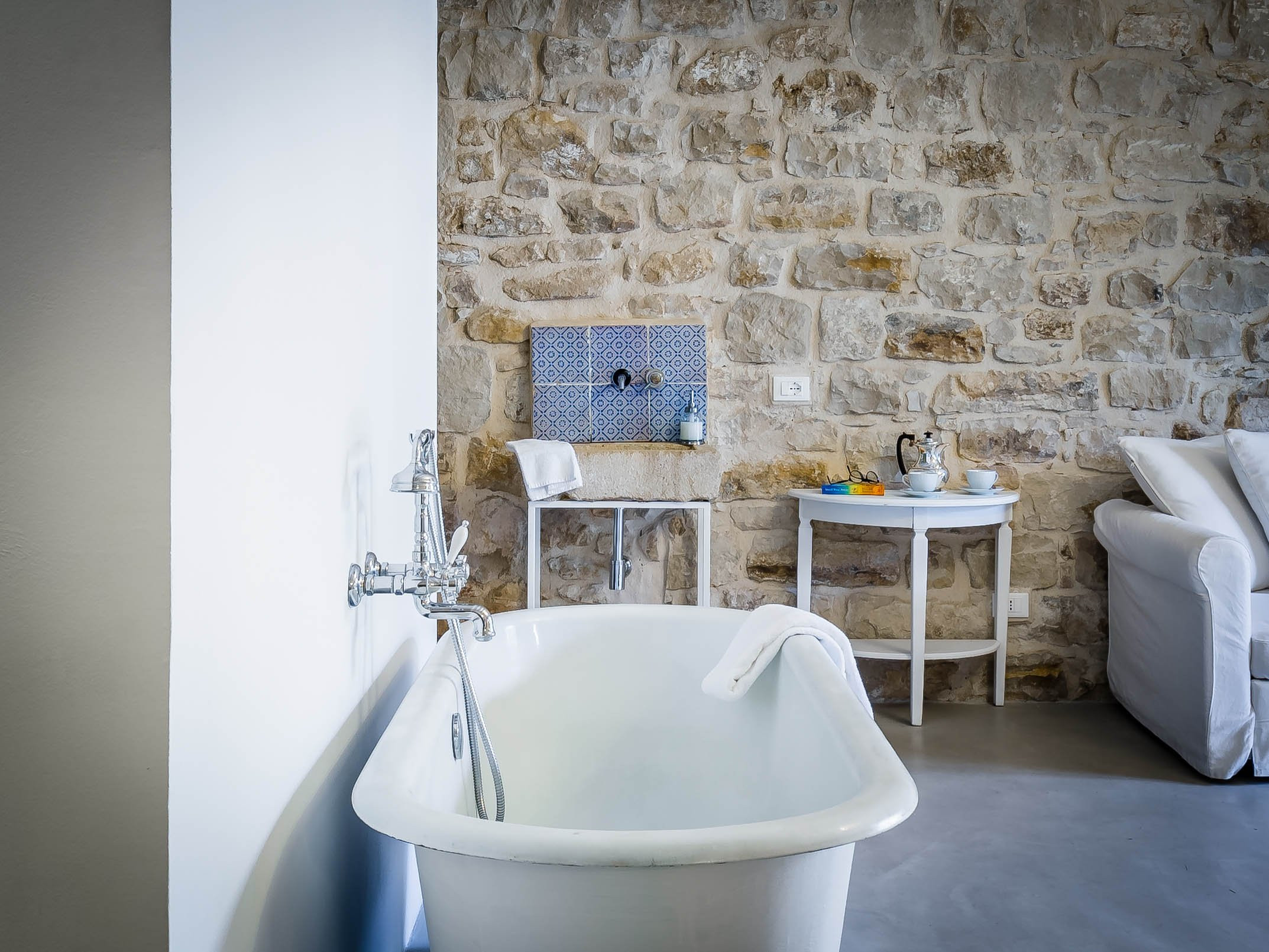 baignoire dans chambre Baglio Occhipinti