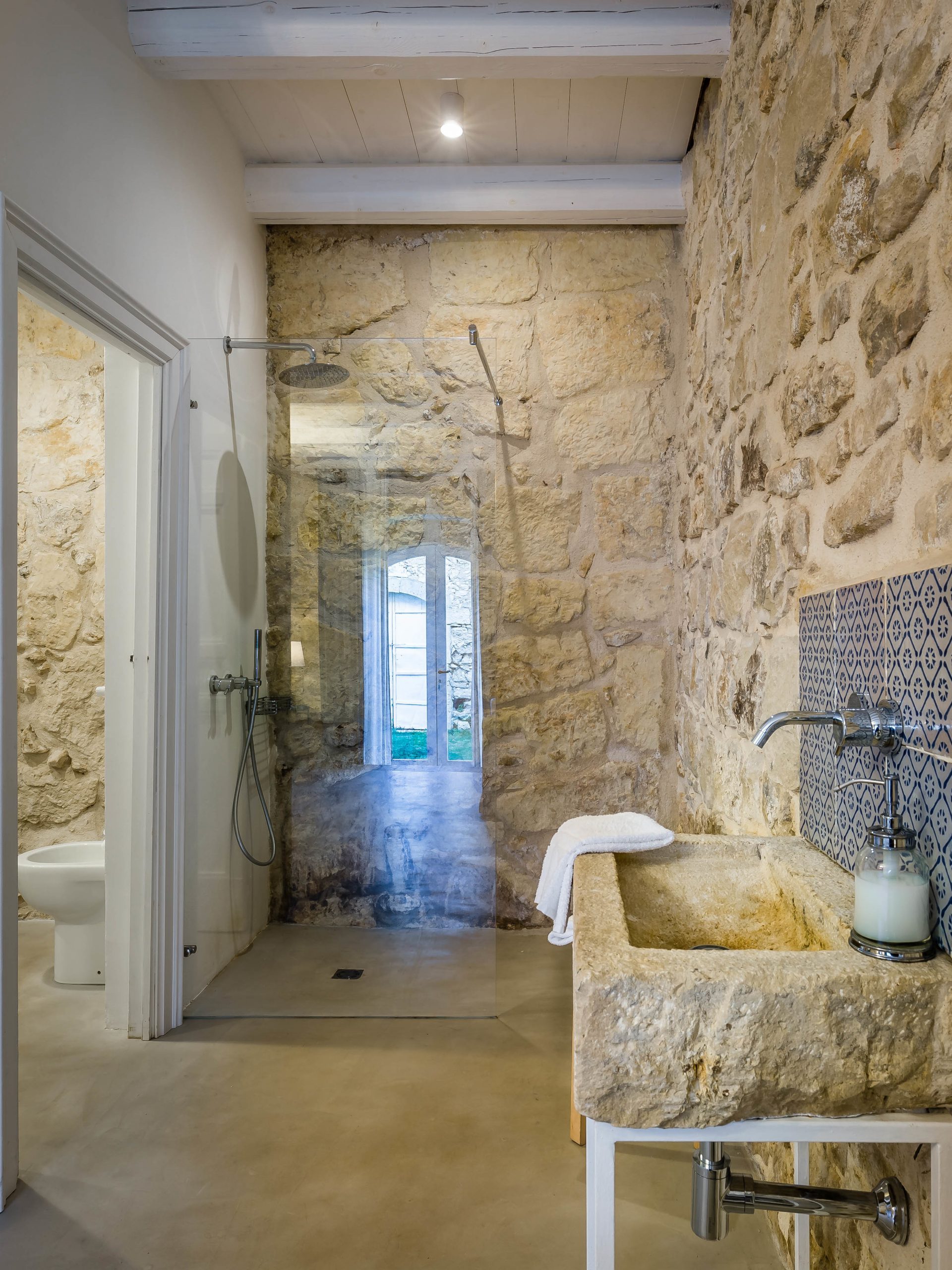 salle de bain rustique Baglio Occhipinti