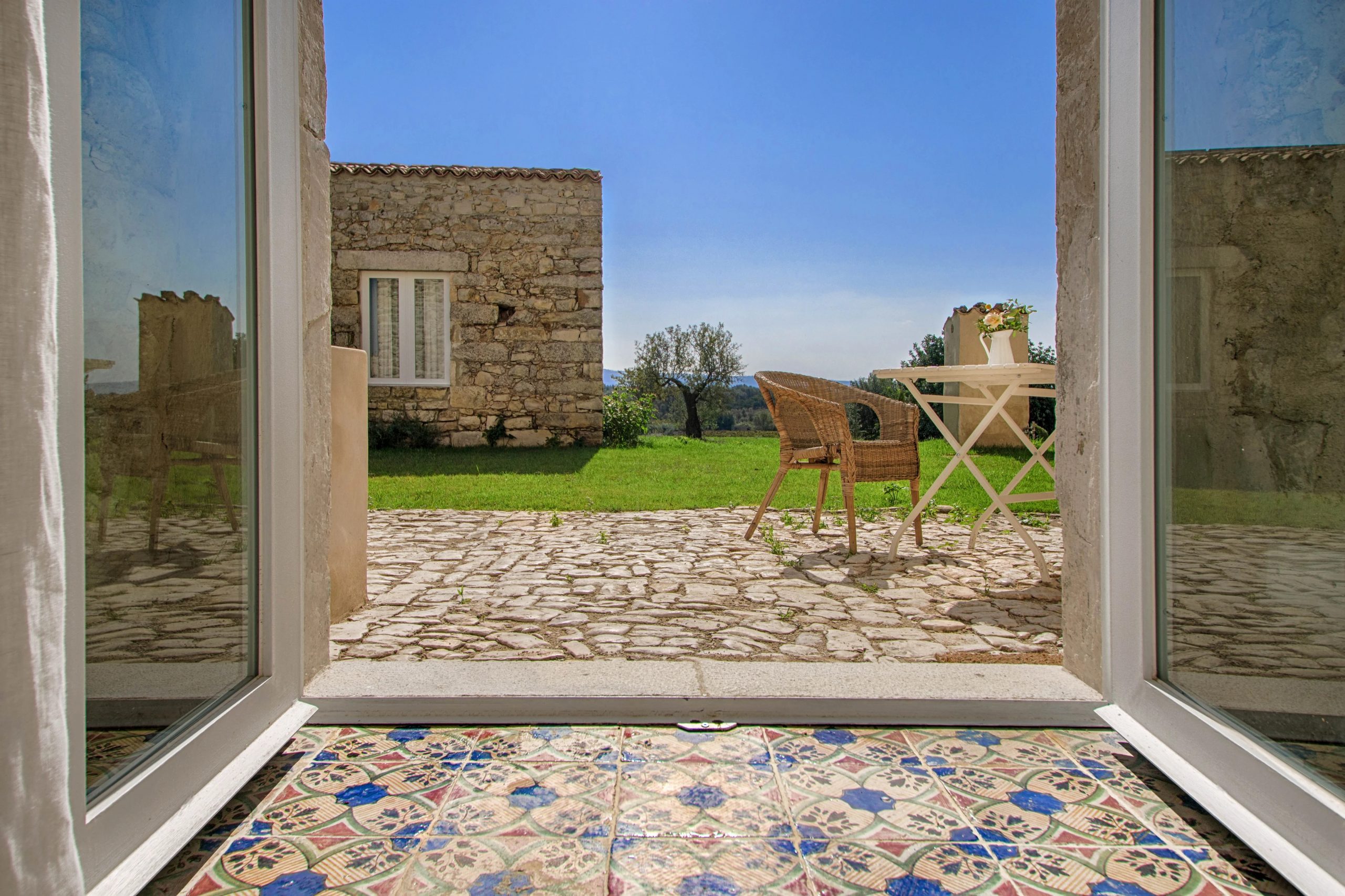 terrasse en pierres Baglio Occhipinti