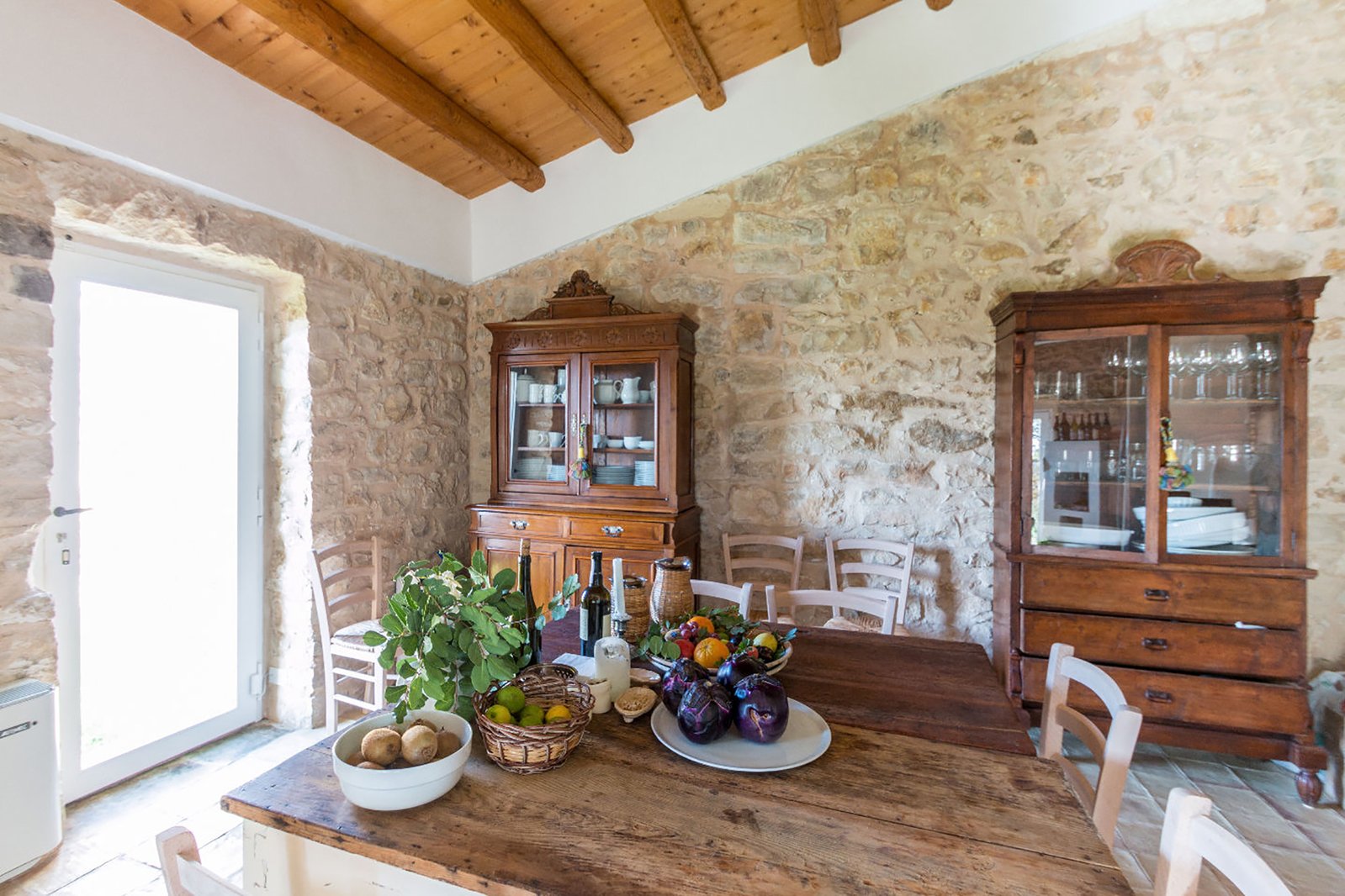cuisine rustique maison en pierres Baglio Occhipinti