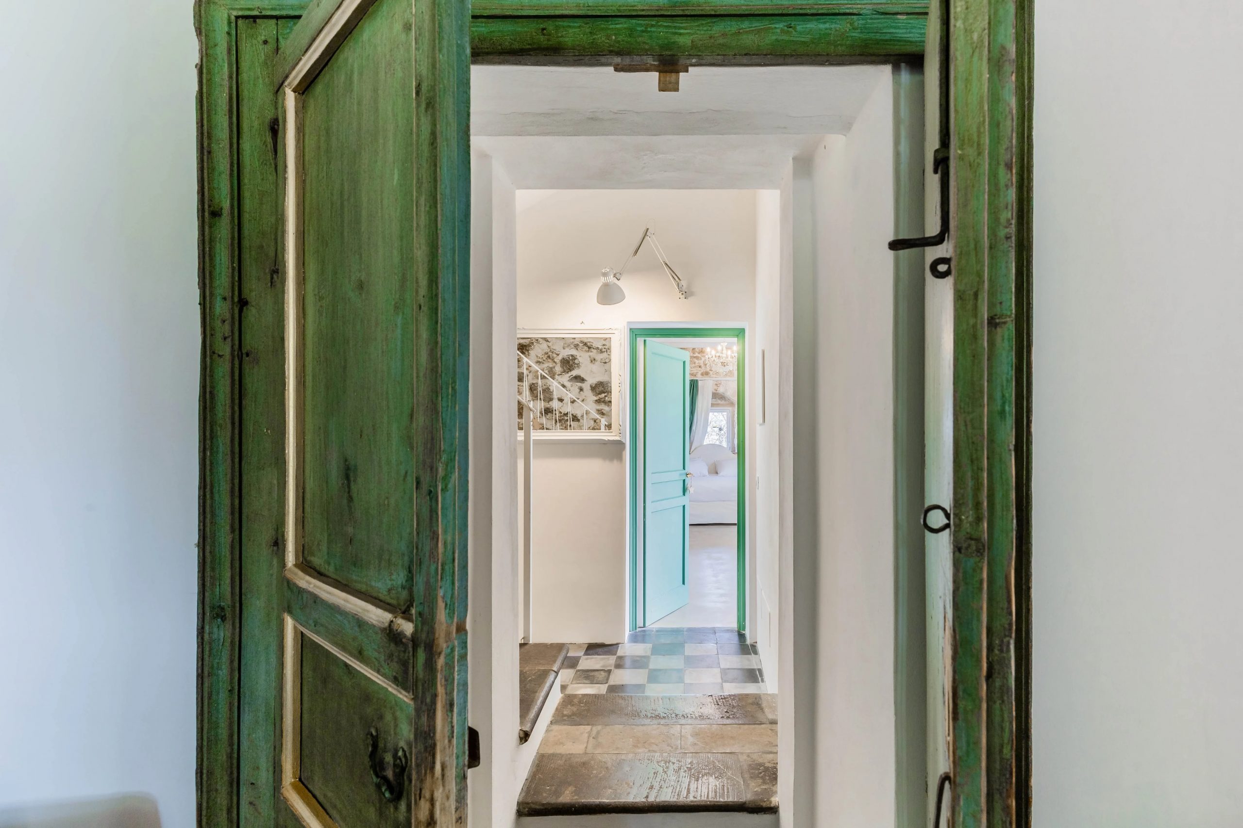 couloir maison en pierres Baglio Occhipinti