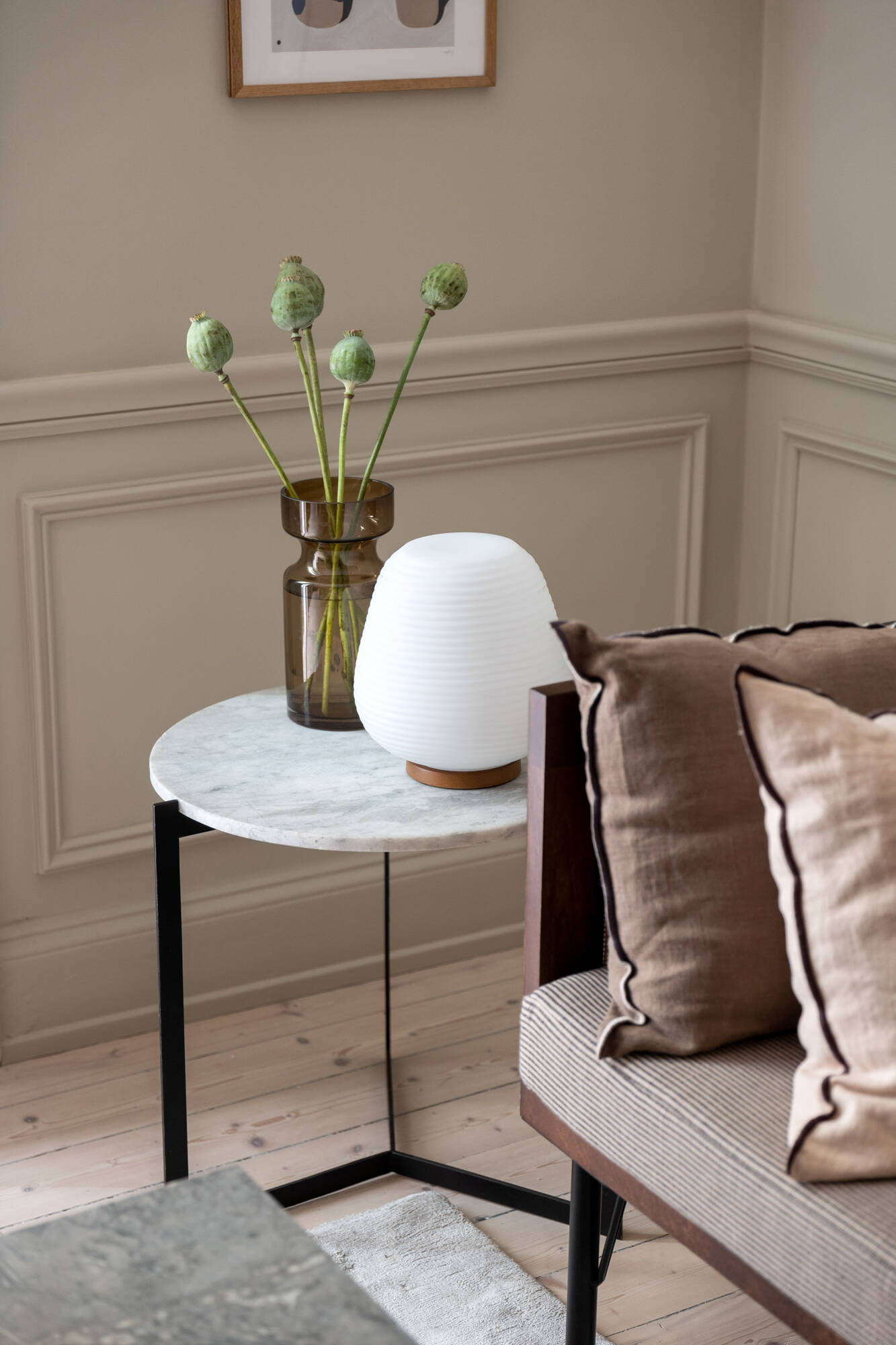 salon avec table en marbre