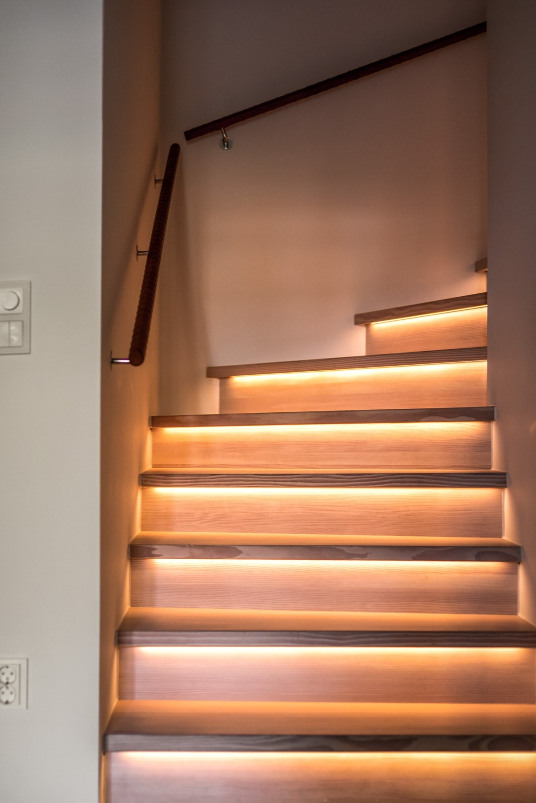 escalier avec marches rétro éclairées led
