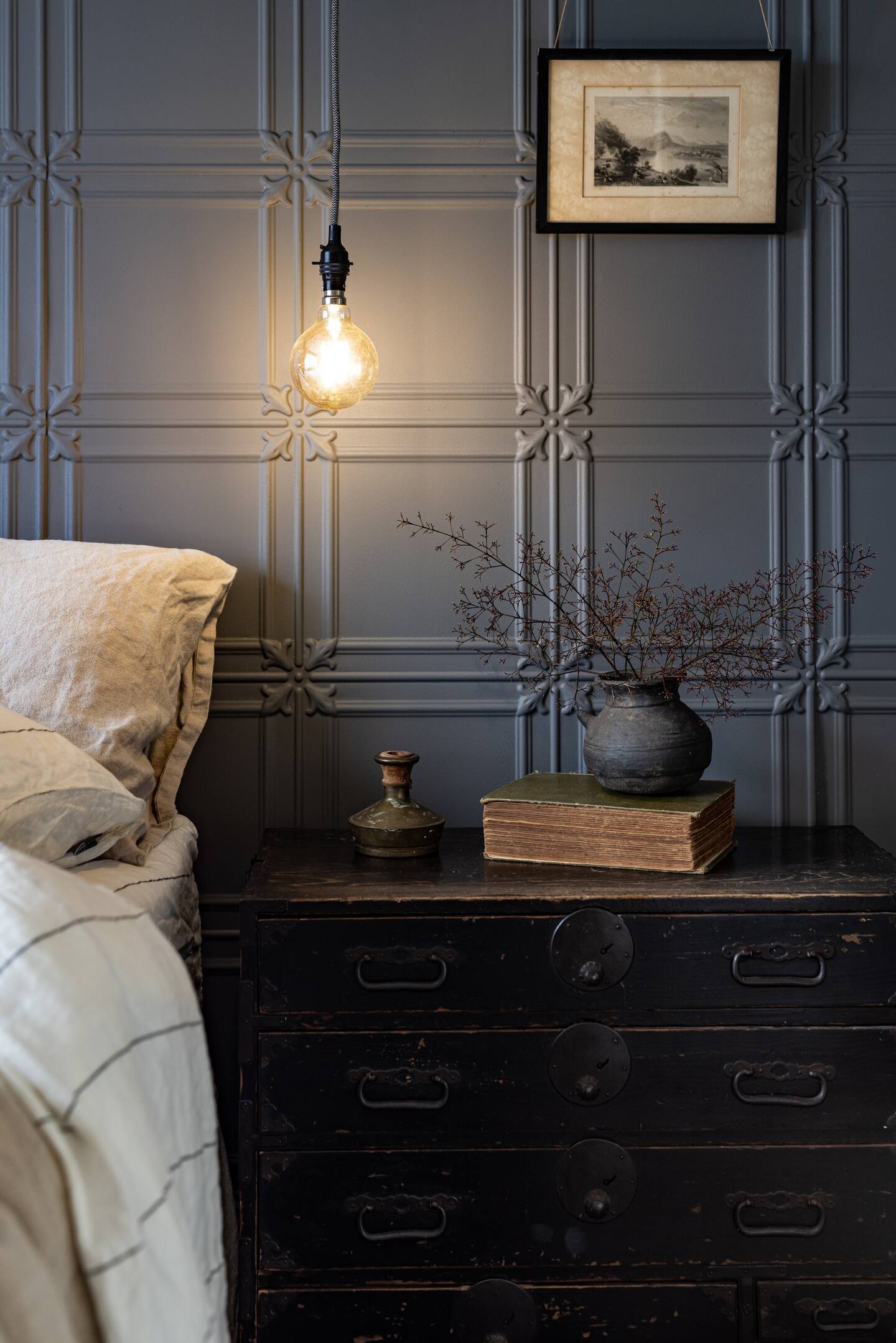 chambre avec panneaux bois