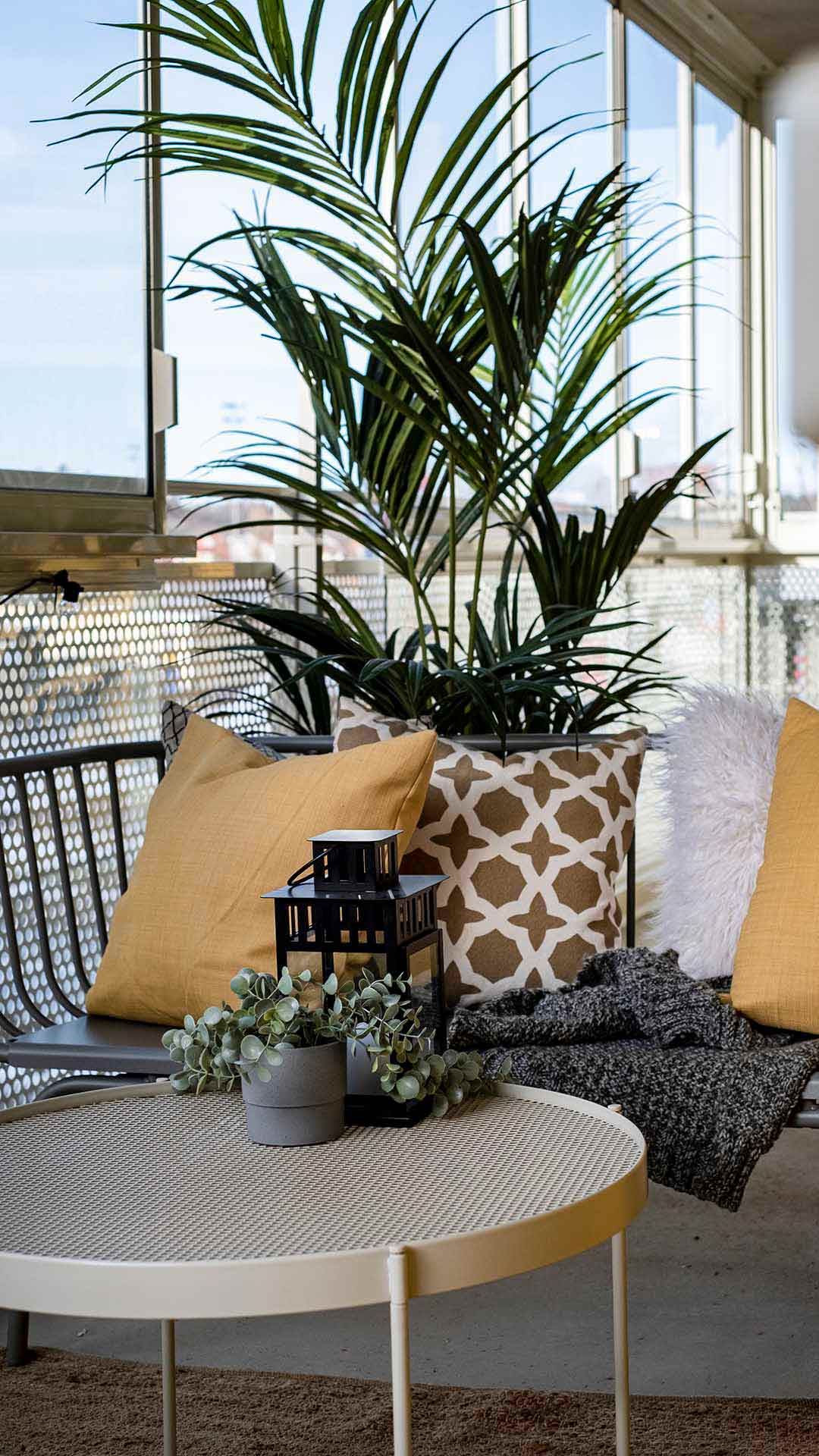 balcon avec plantes