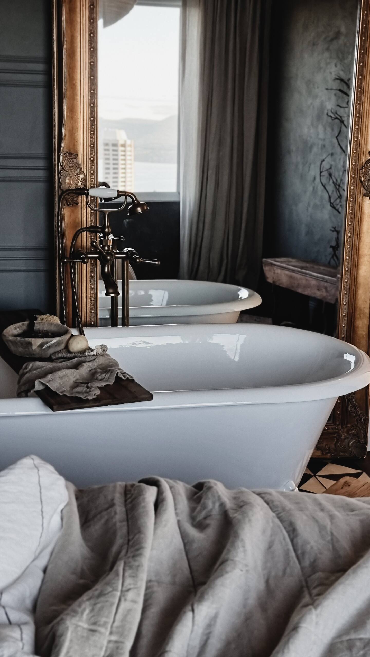 chambre avec baignoire décoration vintage