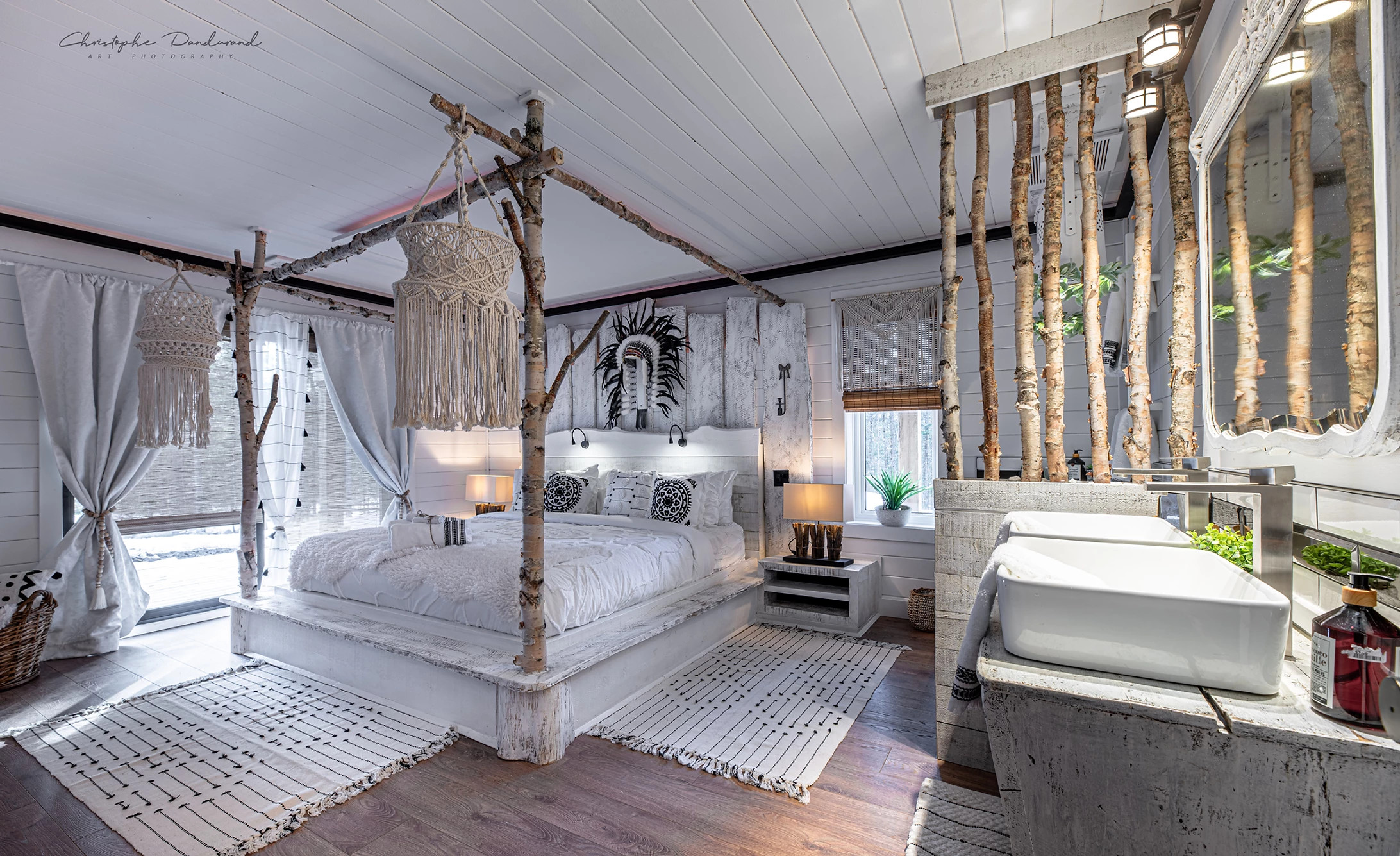 chambre avec salle de bain ouverte chalet le Tipee Canada chambre avec salle de bain ouverte chalet le Tipee Canada