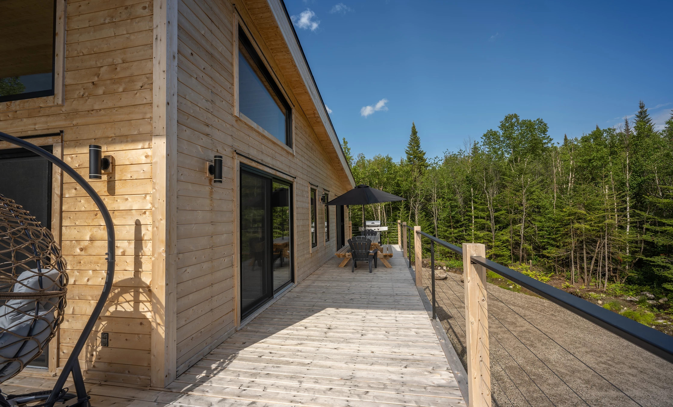 terrasse maison en bois chalet le Tipee Canada terrasse maison en bois chalet le Tipee Canada