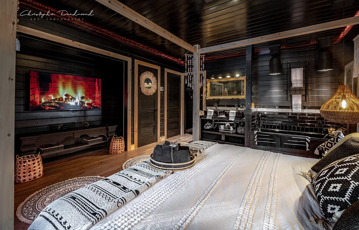 chambre avec lit à baldaquin chalet le Tipee Canada chambre avec lit à baldaquin chalet le Tipee Canada