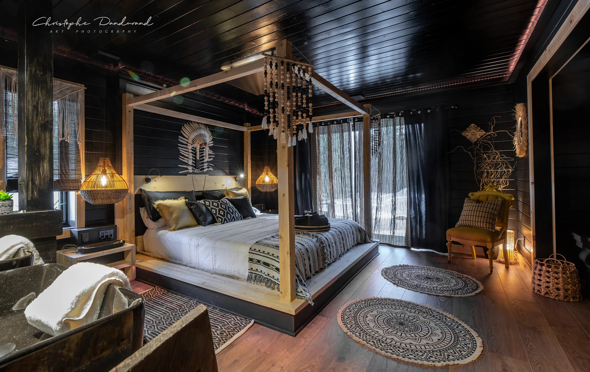 chambre avec lit à baldaquin chalet le Tipee Canada chambre avec lit à baldaquin chalet le Tipee Canada