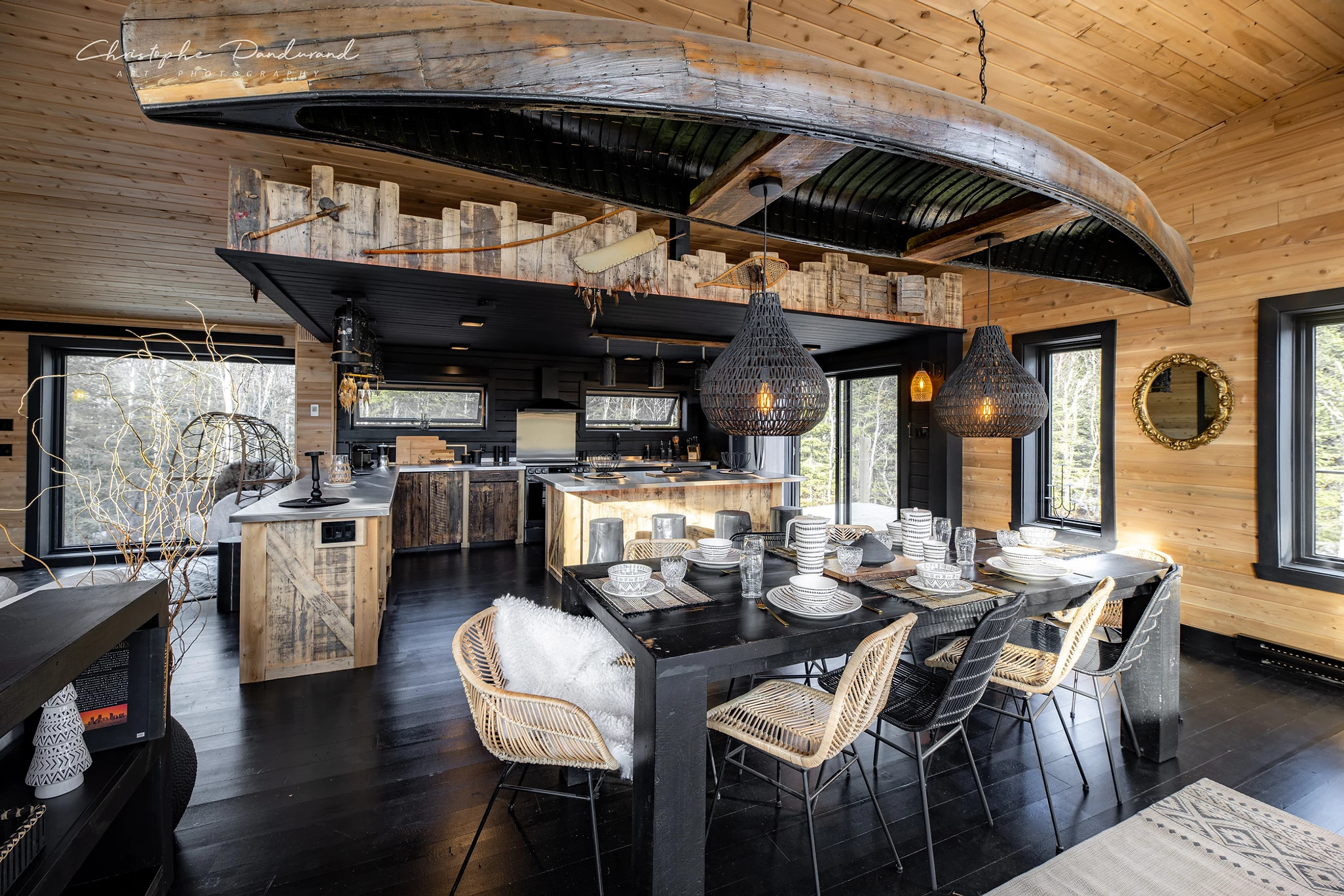 salle à manger maison en bois chalet le Tipee Canada salle à manger maison en bois chalet le Tipee Canada