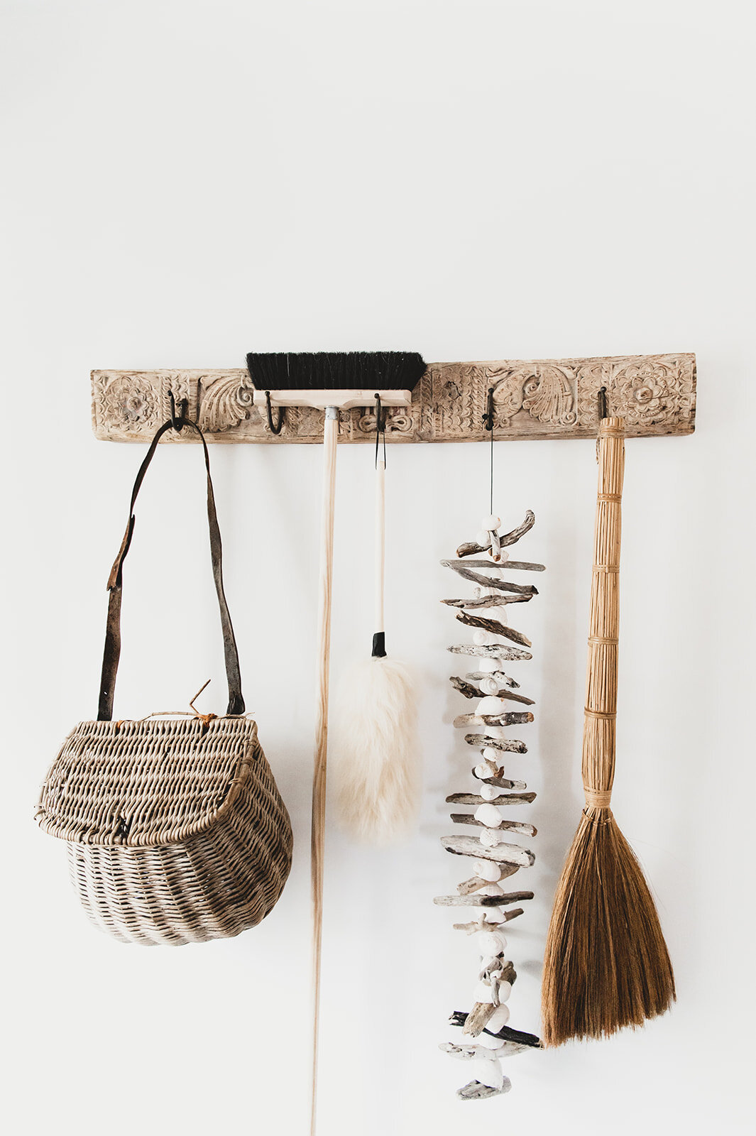 entrée avec porte manteau artisanal en bois entrée avec porte manteau artisanal en bois