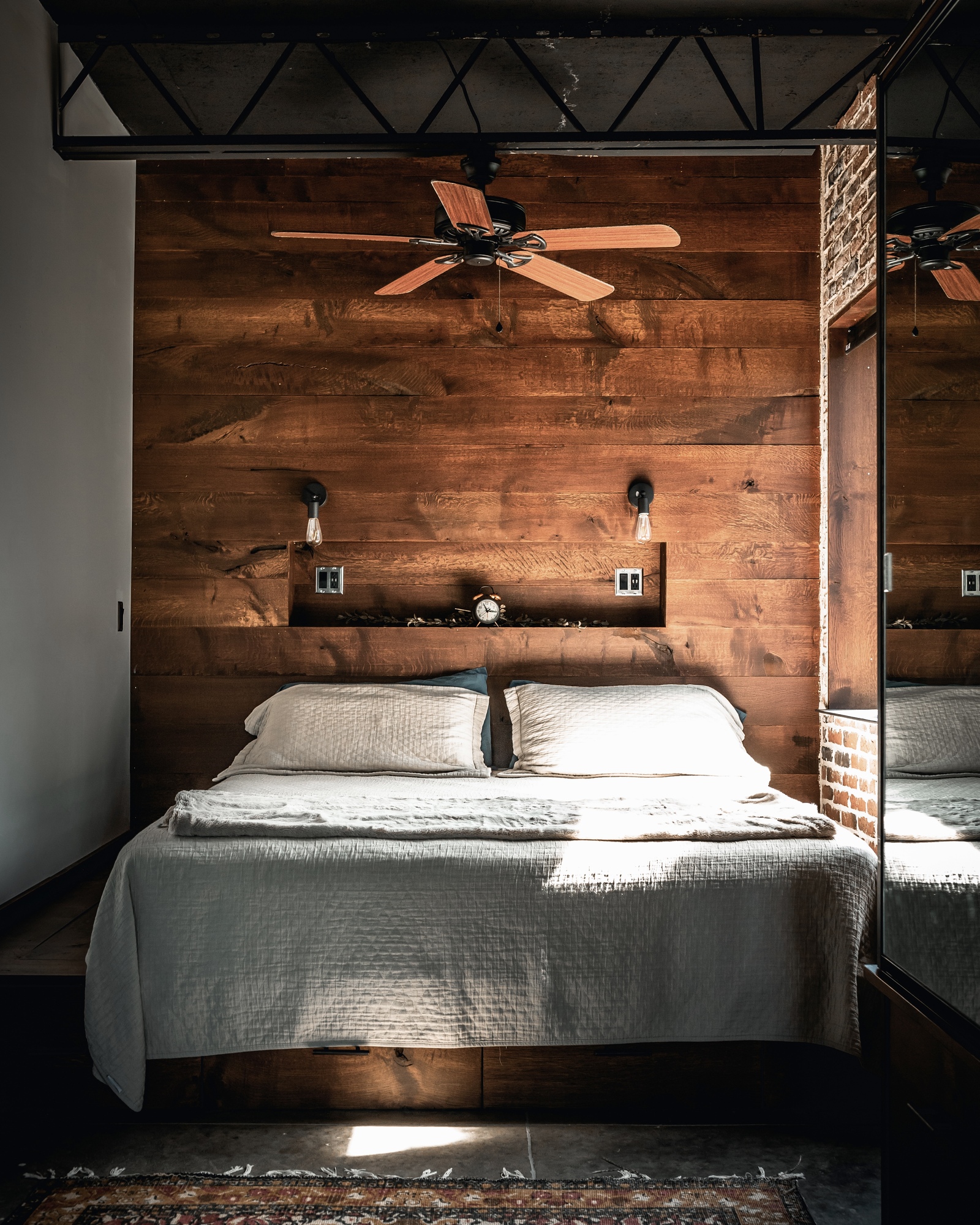 chambre murs en bois maison cubique