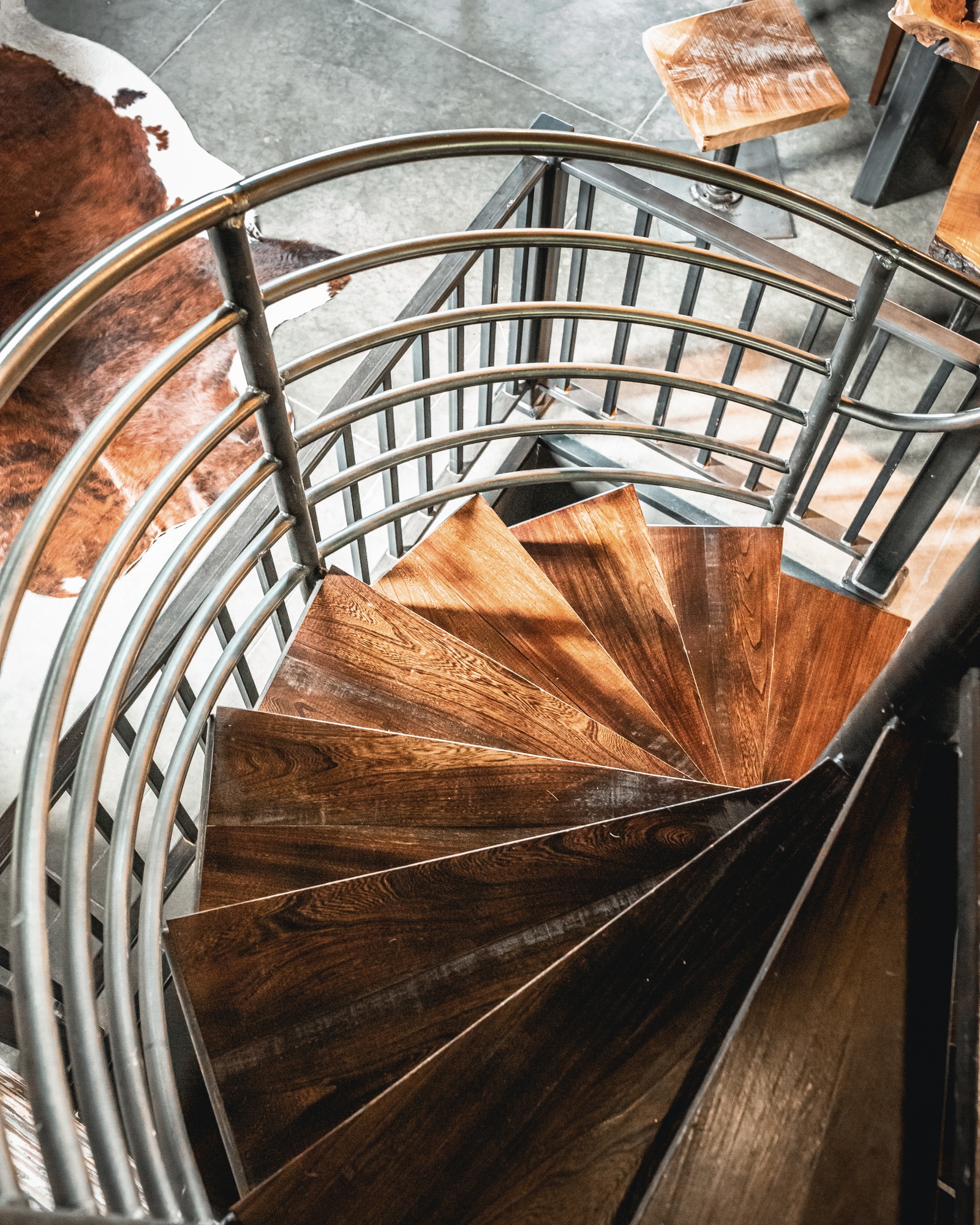escalier colimaçon métal et bois