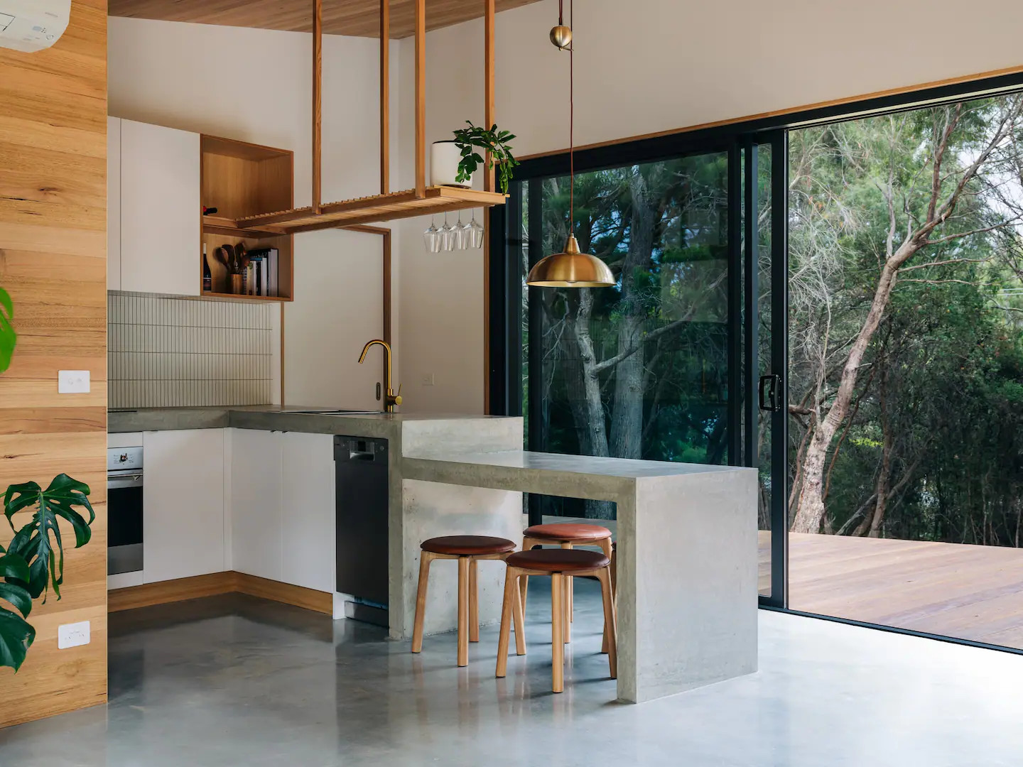 cuisine béton maison en bois contemporaine cuisine béton maison en bois contemporaine