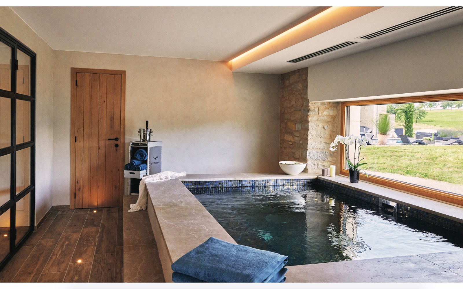 petite piscine intérieure "les maisons d petite piscine intérieure "les maisons d'en face"