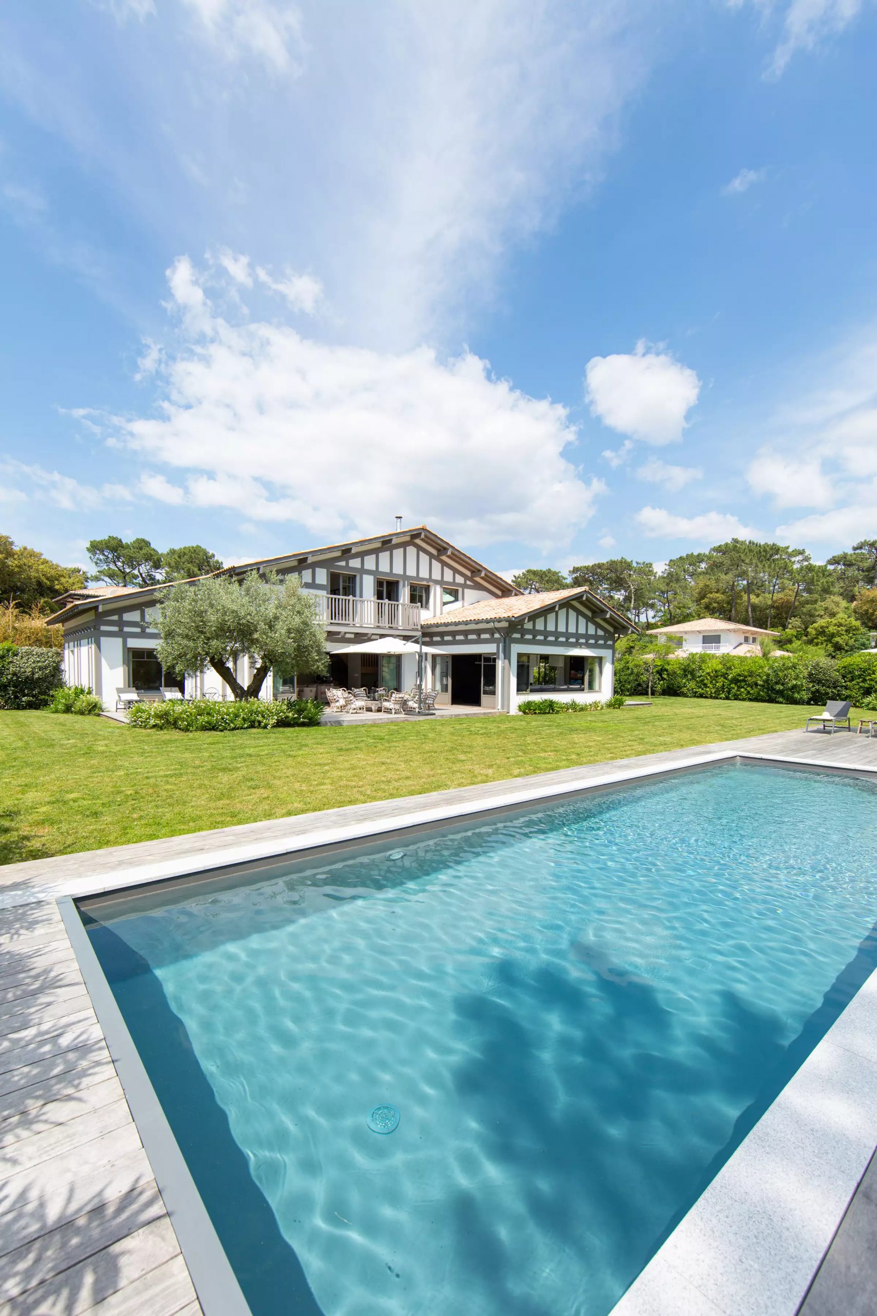 classique maison française avec piscine classique maison française avec piscine