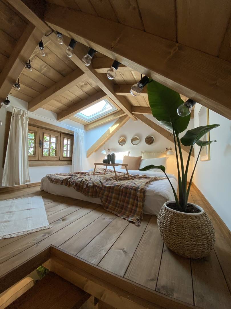 chambre avec poutres sur mezzanine