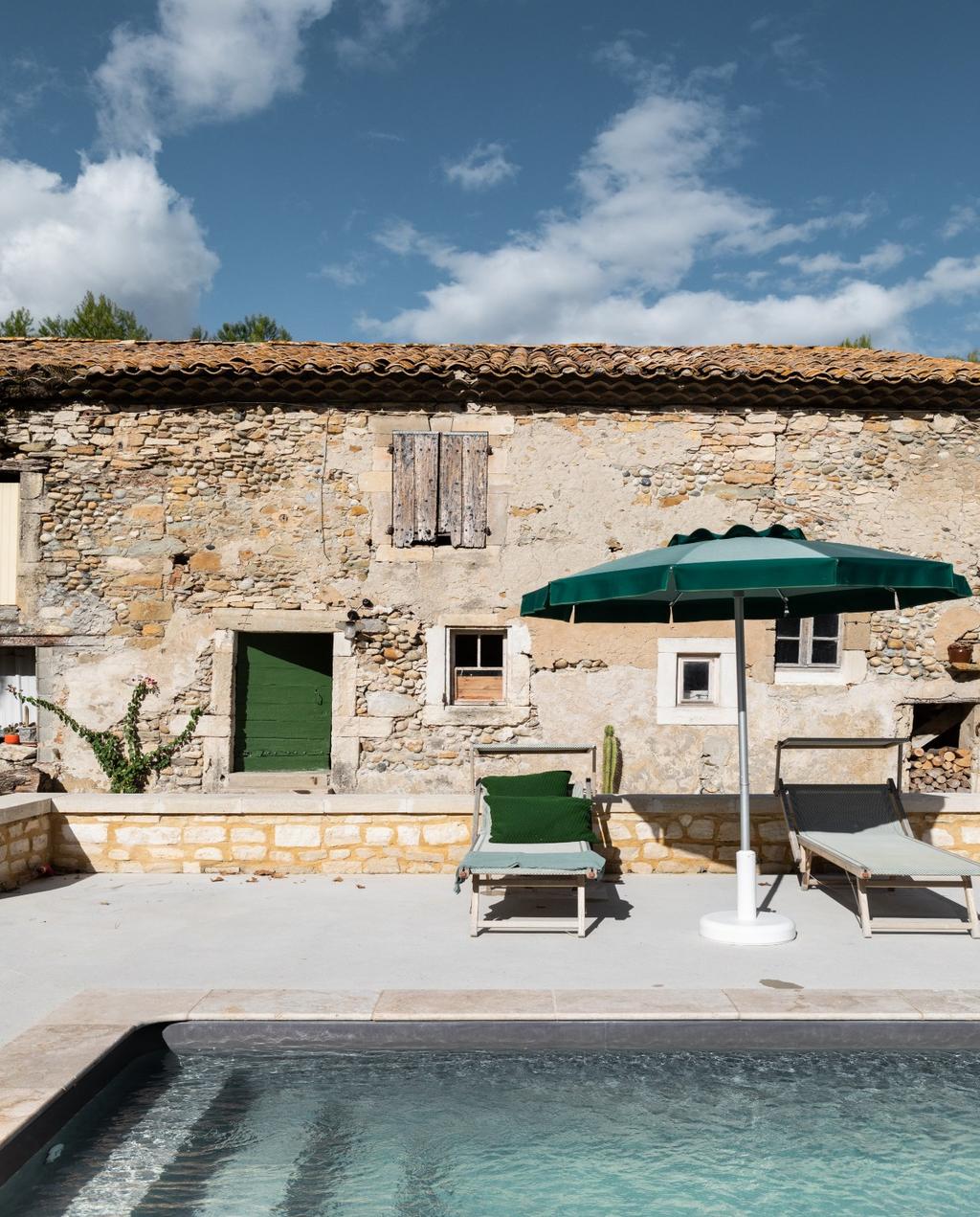 maison ancienne avec piscine