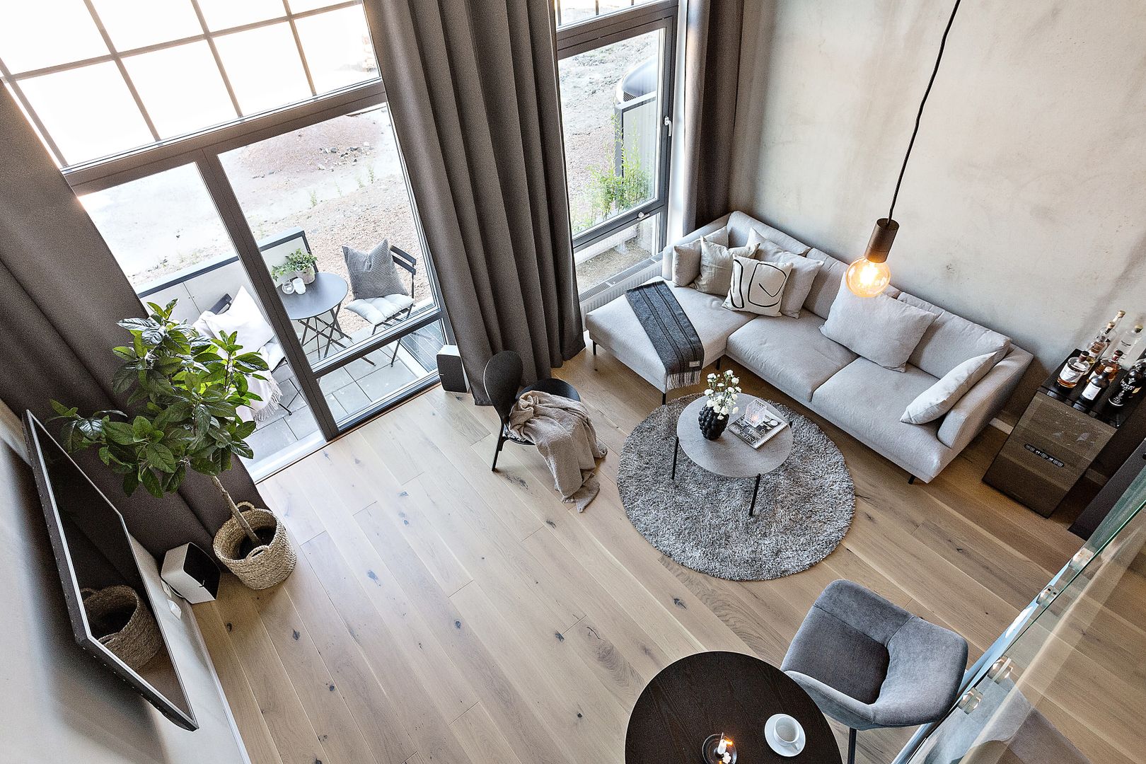 salon studio avec mezzanine décoration design