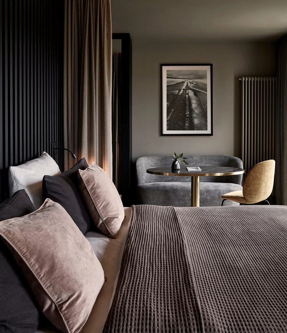 chambre avec mur en tasseaux de bois noir chambre avec mur en tasseaux de bois noir