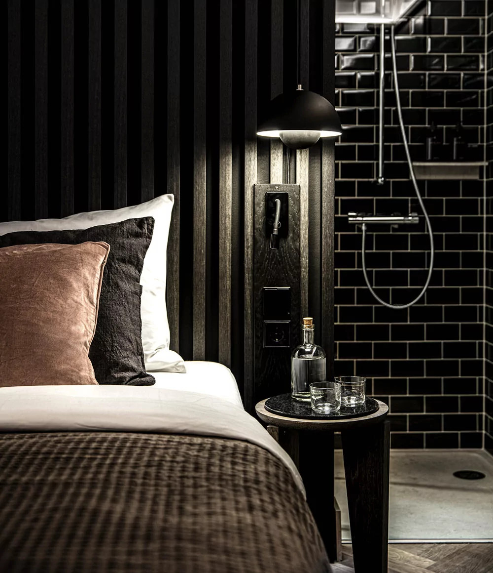 chambre avec mur en tasseaux de bois noir chambre avec mur en tasseaux de bois noir