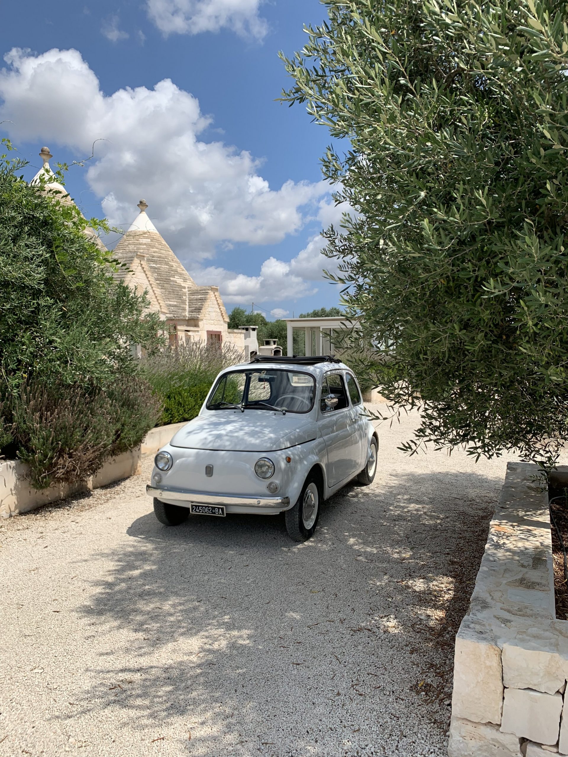 jardin avec Fiat 500 Trullo Piccolo Pouilles jardin avec Fiat 500 Trullo Piccolo Pouilles