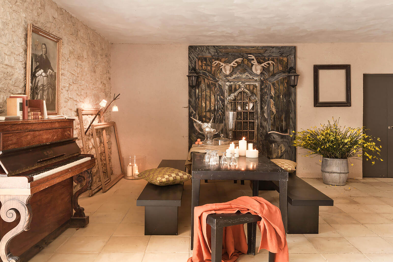 salle à manger maison en pierre le Mas du Venaissin