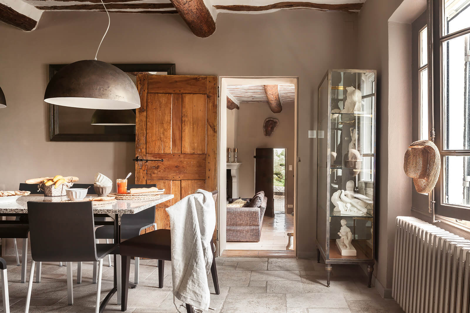 salle à manger maison en pierre le Mas du Venaissin