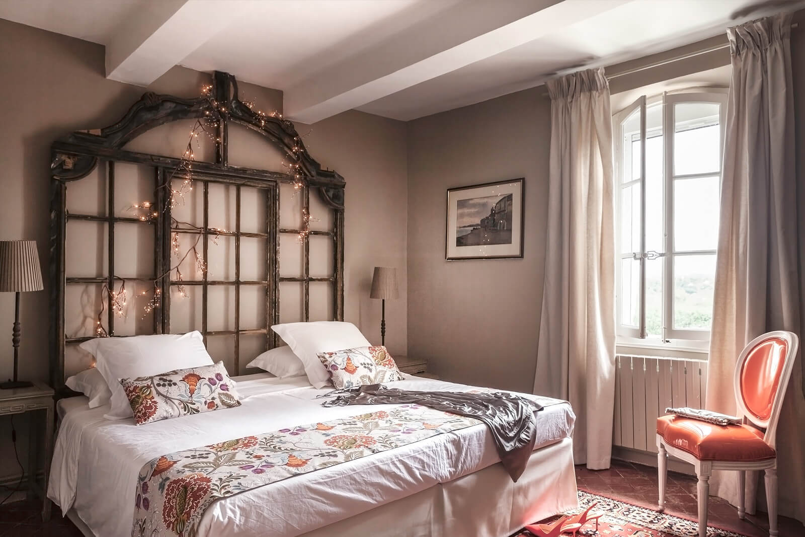 chambre décoration rustique chic maison en pierre le Mas du Venaissin