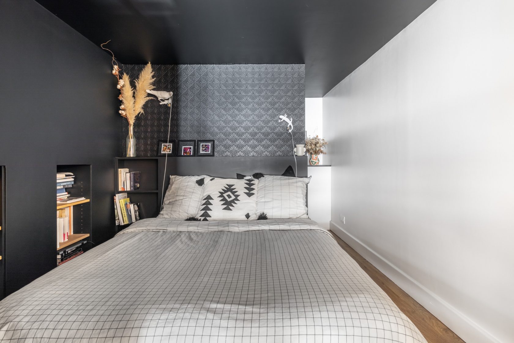chambre noire et blanche design