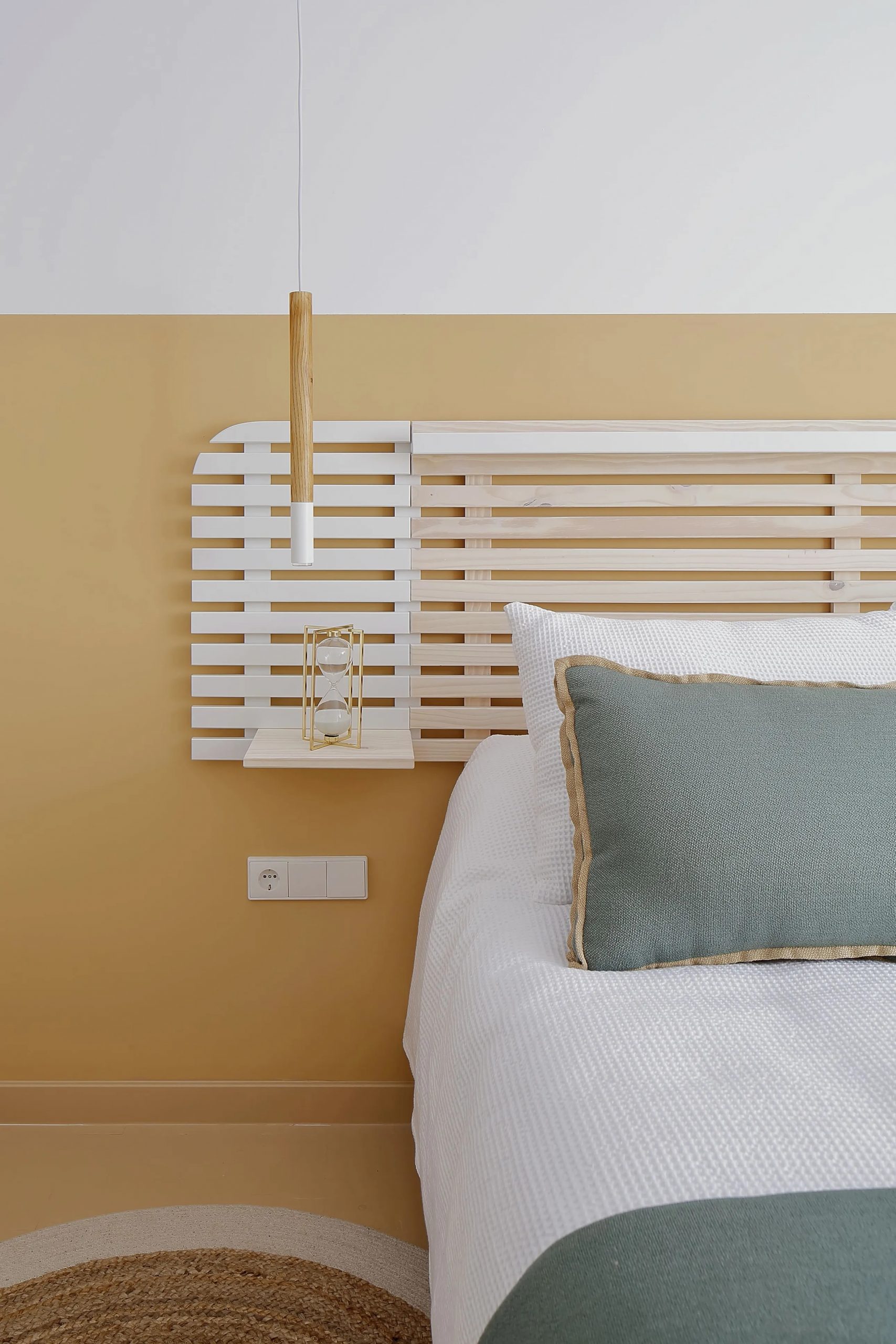 chambre mur jaune décoration design