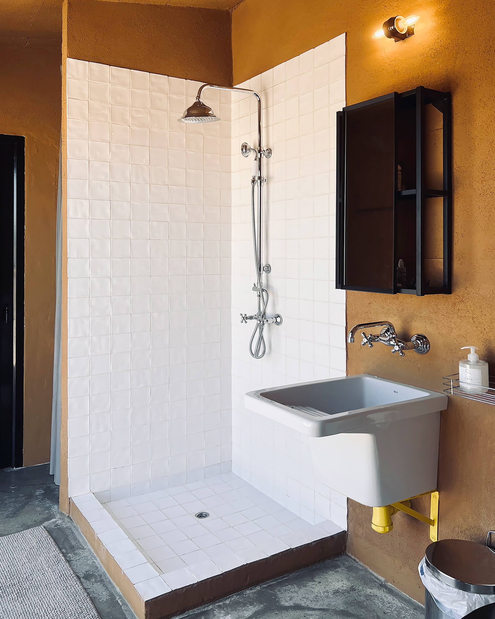douche avec zelliges blanches