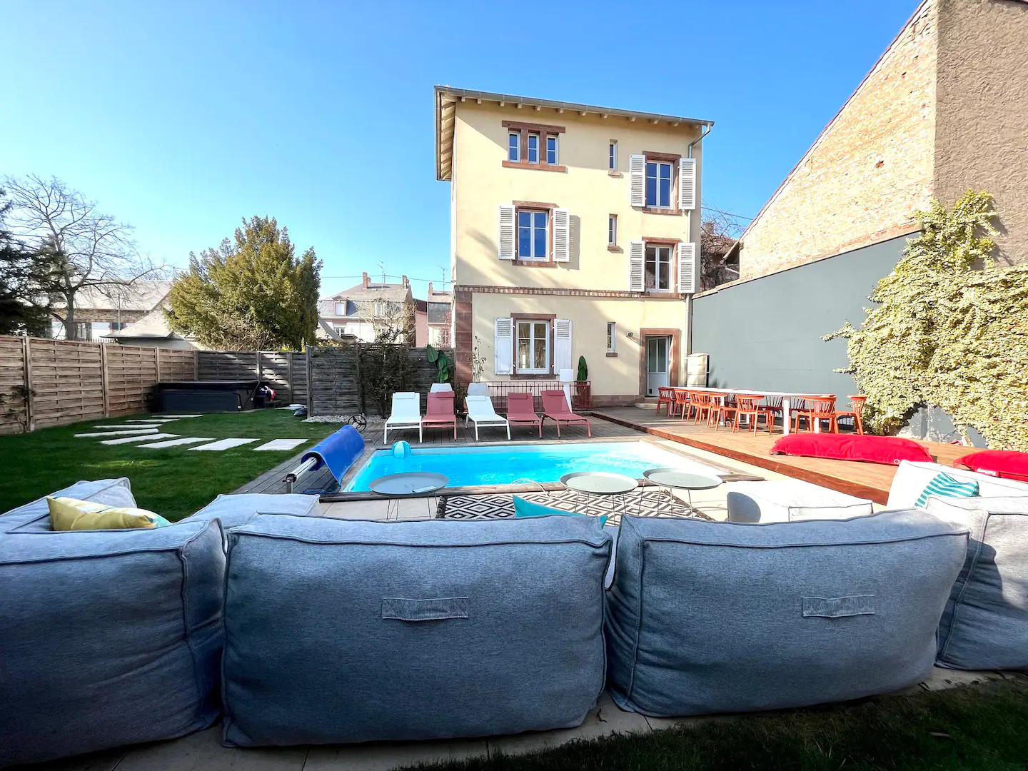 jardin avec piscine maison de ville