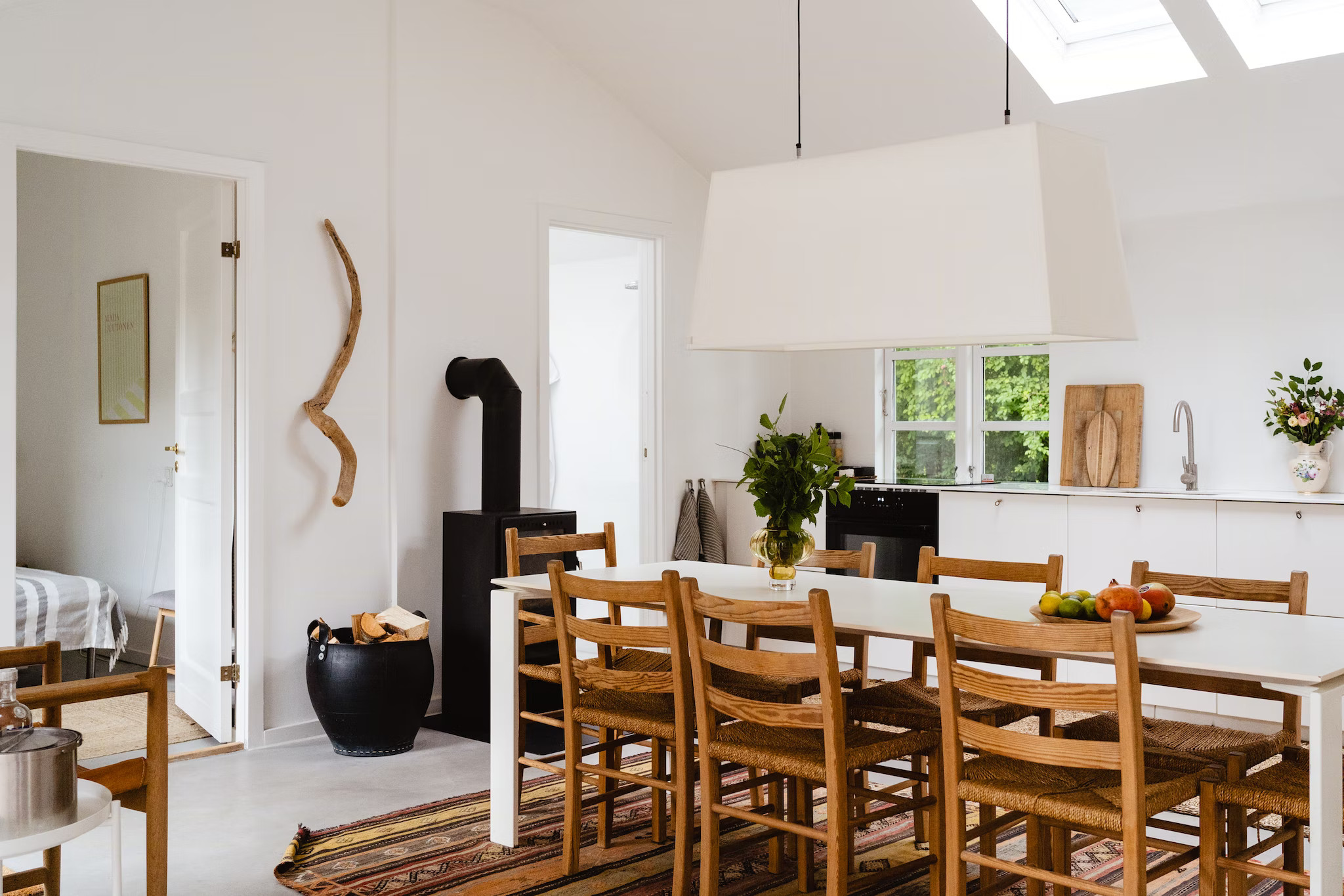 salle à manger avec cuisine ouverte