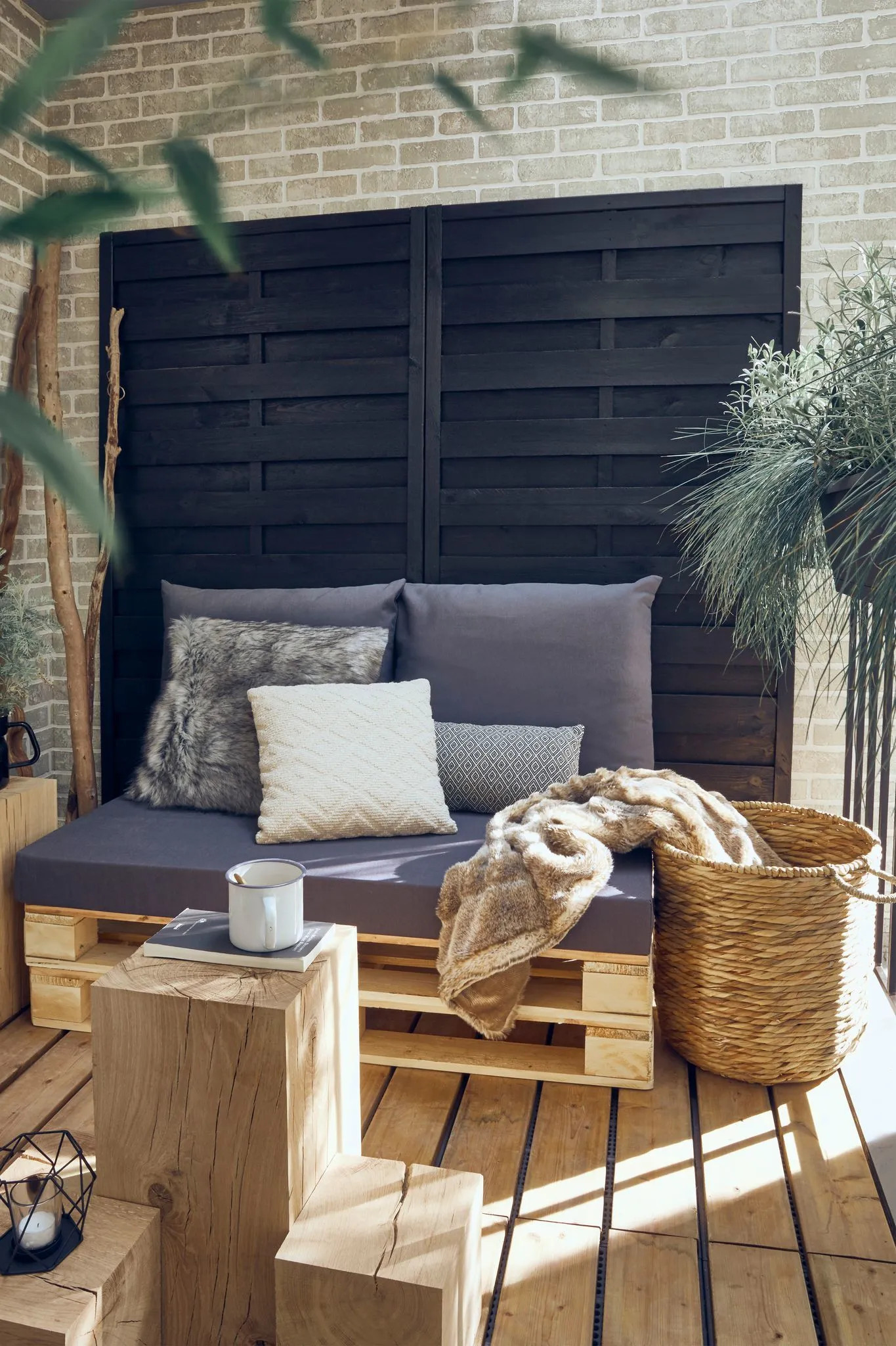 canapé palette sur terrasse en bois canapé palette sur terrasse en bois