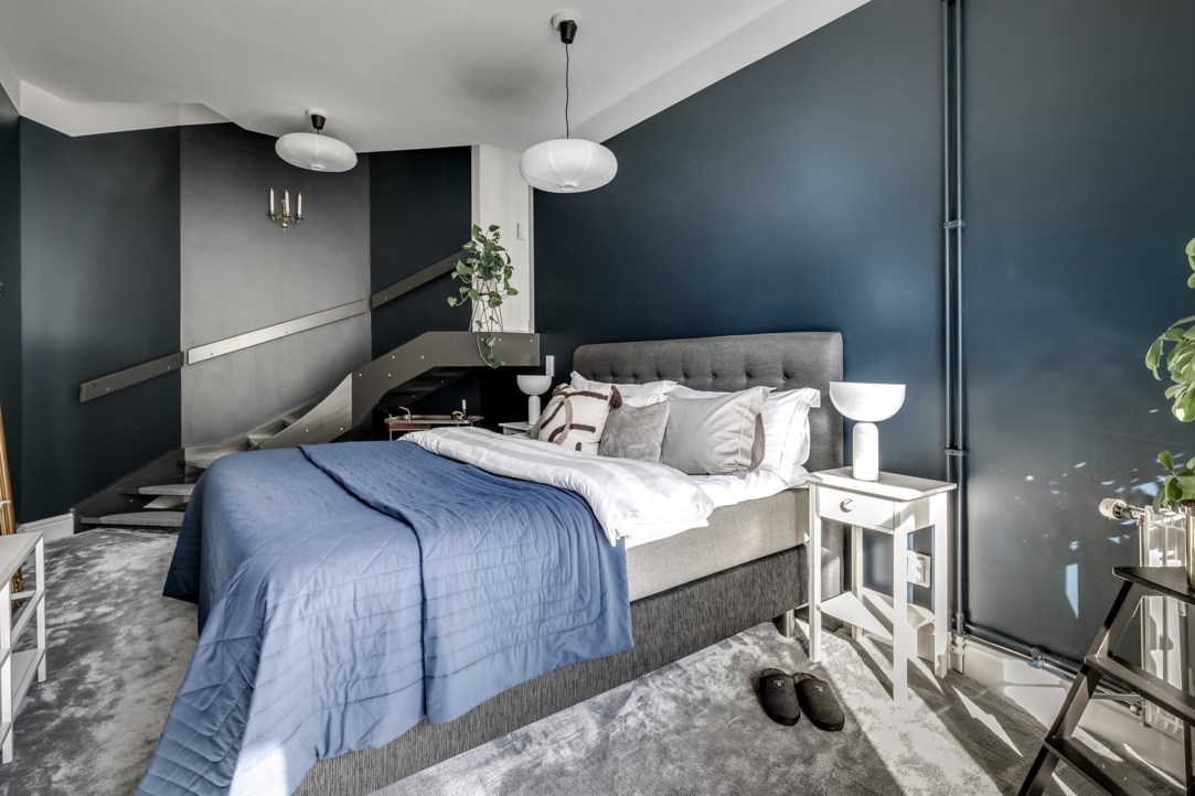 chambre avec moquette grise appartement rénové