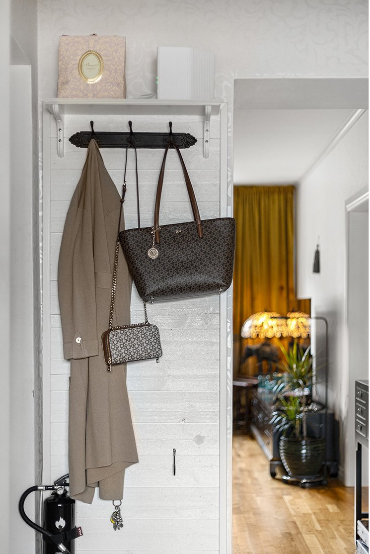 entrée appartement avec porte-manteaux entrée appartement avec porte-manteaux