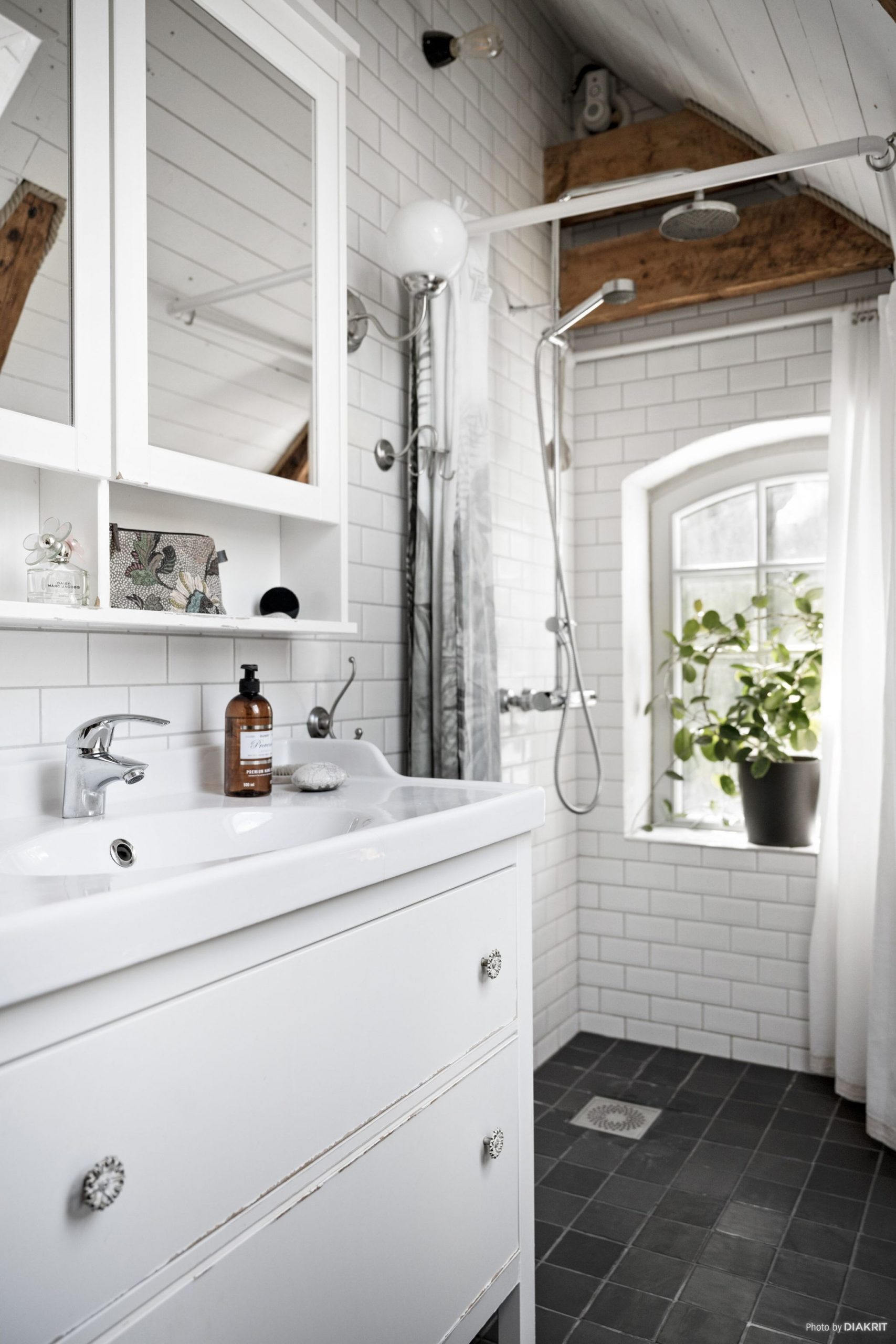 salle de bain mansardée maison rénovée
