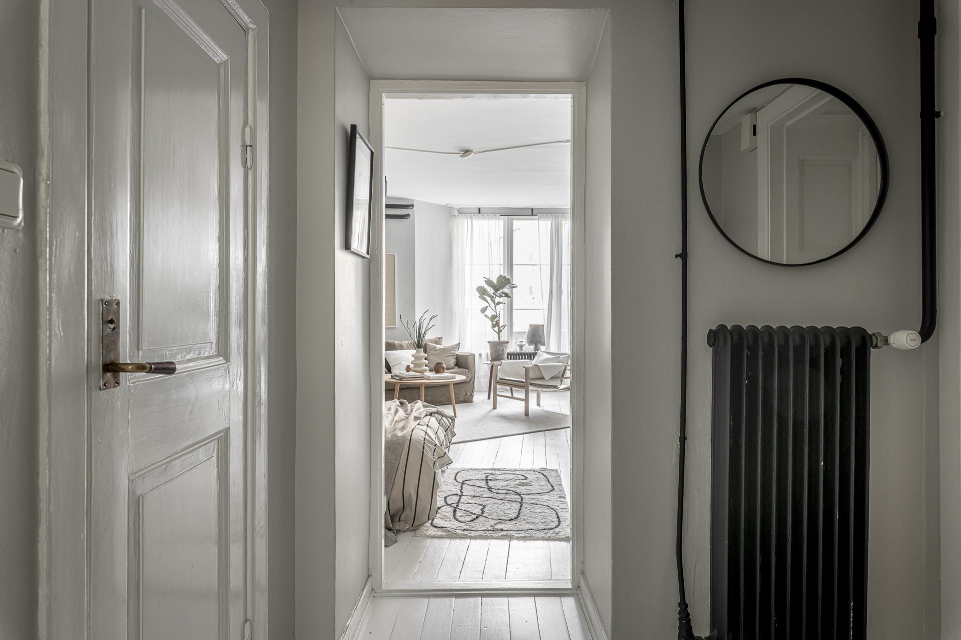 entrée avec radiateur fonte